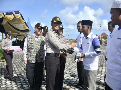 Mantap, Agar Siskamling Semangat Polres Bagikan-bagikan 40 HP